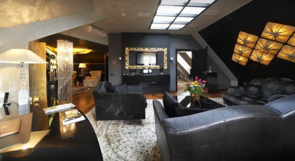 Royal Square Hotel